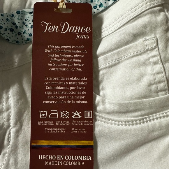 Capri Jeans - Picture 8 of 8